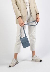 Aunts & Uncles TULIP - Handytasche - flint stone