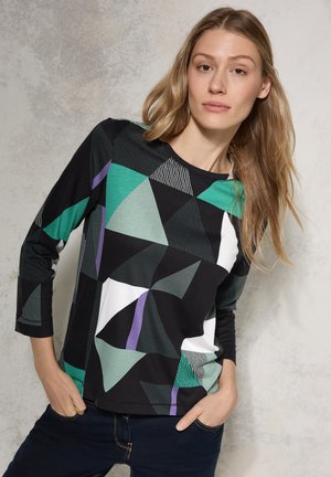 Zwarte top met lange mouwen, voorzien van een geometrisch patroon in groen, grijs, wit en paars. Zachte stof met een ronde halslijn en aansluitende mouwen.