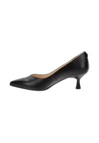 Escarpin pour femme en cuir noir à bout pointu avec petit talon kitten bas et doublure intérieure beige, profil latéral sur fond blanc.