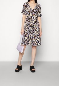 Soaked in Luxury Skjortklänning - black