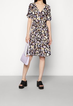 Soaked in Luxury Blusenkleid - black
