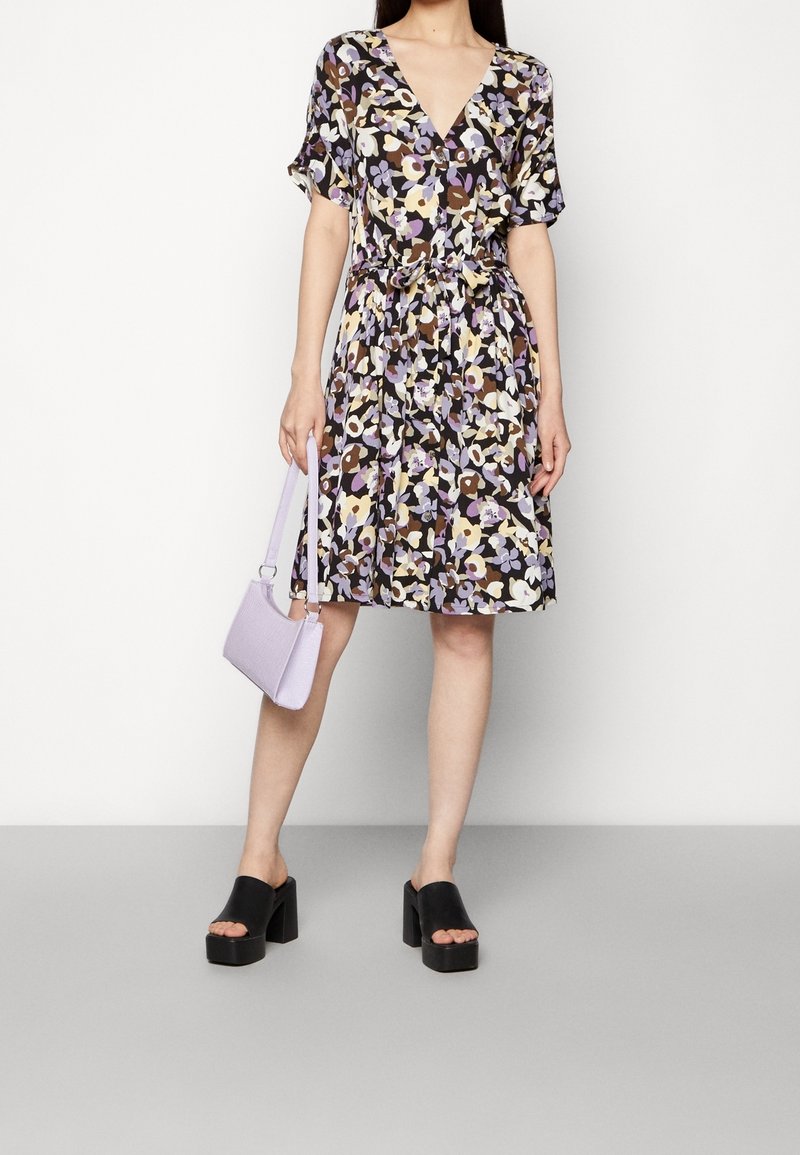 Soaked in Luxury Skjortklänning - black