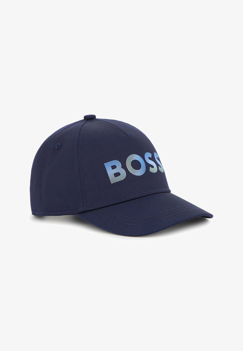 Casquette bleu marine en coton avec un design structuré, portant le mot "BOSS" en lettres dégradées bleues à l'avant.