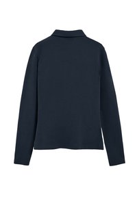 Mörkblå långärmad polo med flat krage, mjukt tyg och rak passform, utan synliga dekorationer eller mönster.