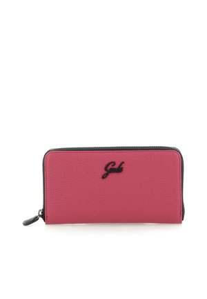 Portafoglio in pelle rosa texturizzata con zip nera e piccolo logo nero centrato sul davanti.