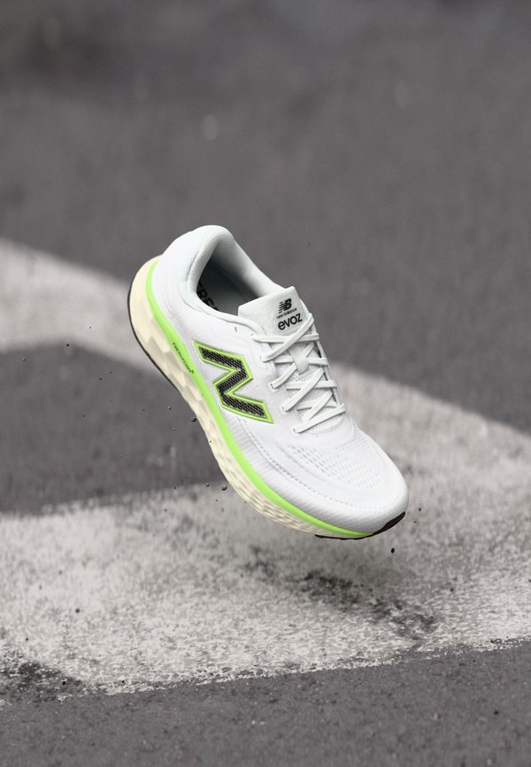 FRESH FOAM X EVOZ V4 - Laufschuh Straße