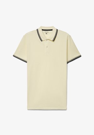 Polo beige a maniche corte con doppie strisce nere su colletto e polsini, abbottonatura a due bottoni, etichettato taglia XL.