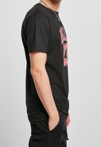 Mister Tee Triko s potiskem - black