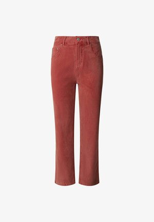 Røde fløjl bukser med lige pasform, mellemhøj talje, fem lommer og synlige sømdetaljer. Stof har et tekstureret, ribbet udseende.