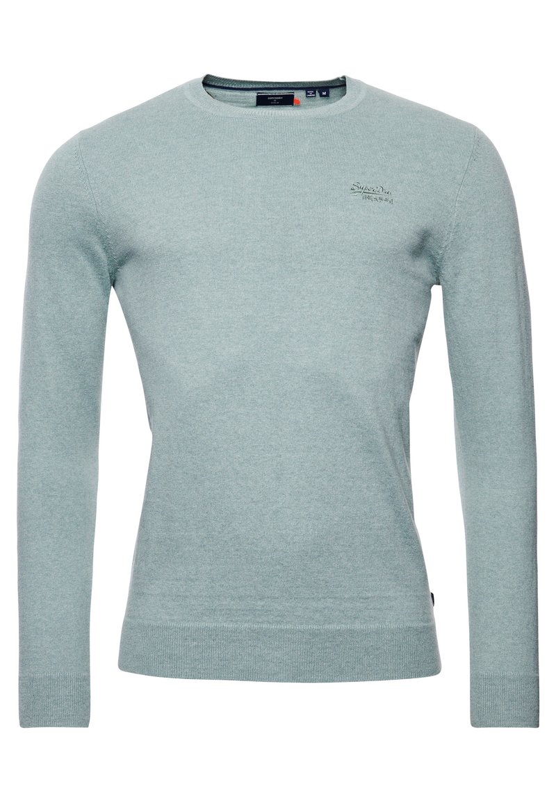 Lichtblauwe trui met lange mouwen, gemaakt van zachte stof. Heeft een ronde hals, geribbelde boorden en een klein logo op de borst.