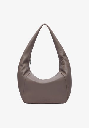 Sac d'épaule en cuir taupe avec une large bandoulière, un dessus courbé, une fermeture éclair et un logo discret embossé au centre en bas.