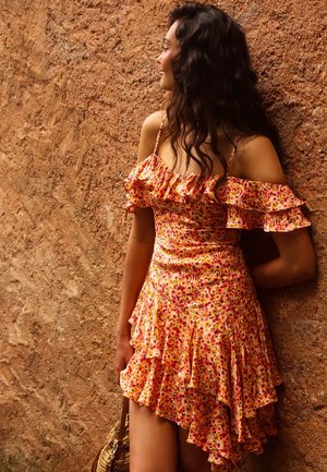 Guess, ASYMMETRISCH GERAFFTE DRESS - Robe de jour - blumenmuster