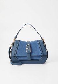 Blaue Handtasche mit strukturiertem Design, glatten und Wildledertexturen, einem oberen Griff und einem abnehmbaren Schulterriemen mit goldenen Beschlägen.