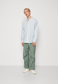 Carhartt WIP DILLION  - Ing - chervil/white