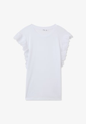 T-shirt bianco con scollatura rotonda e maniche corte. Presenta frange di pizzo testurizzato lungo le maniche, che aggiungono dettaglio e dimensione.