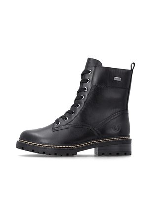 Schwarzer Leder-Schnürstiefel mit grober Sohle, Nahtdetail und Zuglasche hinten.