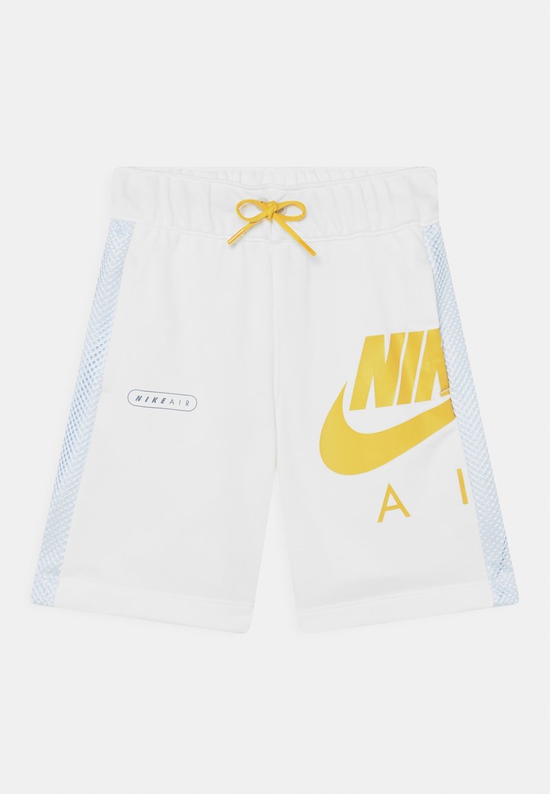 Bílé šortky s žlutým logem a textem Nike, se modrými síťovanými bočními akcenty a žlutou šňůrkou na stažení. Měkký materiál a elastický pas.