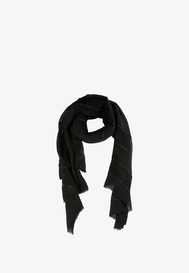 Sciarpa nera a coste con sottili strisce diagonali metallizzate, piegata in modo lasco con estremità appuntite e bordi sfilacciati.