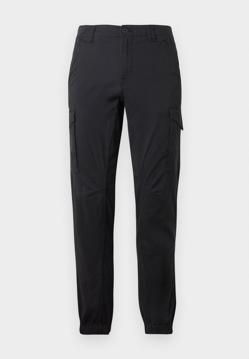 Pantalon cargo noir pour homme avec poignets élastiques, poches à rabat latérales, passants de ceinture et fermeture à bouton à la taille.