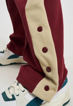 Rocawear KANSAS  - Tracksuit bottoms - burgundy