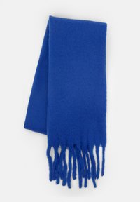 Blå tørklæde lavet af blødt, fuzzy materiale med lange frynser i enderne. Firkantet form med en glat tekstur.