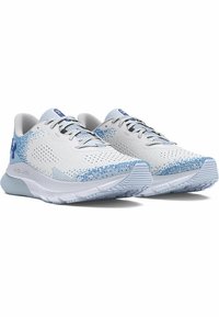 Leichte Sportschuhe in Weiß und Hellblau mit einem atmungsaktiven Mesh-Obermaterial, Schnürsenkeln, Gummisohle und strukturierten Mustern an der Seite.