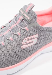 Skechers SUMMITS - Trainers - gray/pink