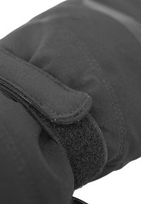 Schwarzer isolierter Handschuh mit einem Klettverschluss, strukturiertem Stoff und nahtlosem Nähen, entworfen für Wärme und Komfort.