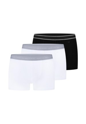 Tre par boksershorts, to hvide med grå taljebånd, en sort med et mørkt taljebånd, arrangeret overlappende mod en hvid baggrund.