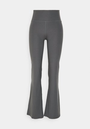 Leggings grises évasés à taille haute, fabriqués en tissu extensible, avec un design sans coutures et de subtils détails de couture.