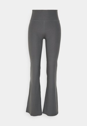 COMPRESSIVE FLARE LEGGING - Legingi - moon