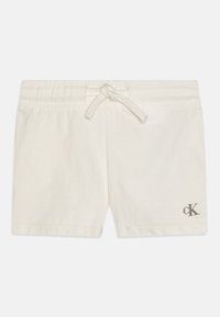 Shorts de algodón en color blanco roto con cinturilla elástica y cordón. Presenta un pequeño logo en gris oscuro "cK" en la parte inferior derecha.