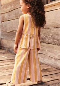 Next STRIPE   - REGULAR FIT - Püksid - pink yellow