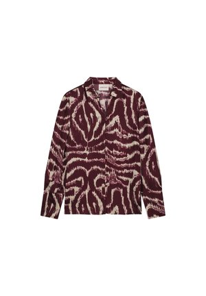 Langsleeve shirt in bordeaux met een crèmekleurig abstract patroon. Voorzien van een kraag en een volledige knopenlijst aan de voorkant. Glad materiaal met een ontspannen pasvorm.