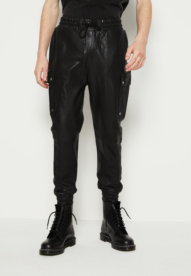 BEDAIN - Reisitaskuhousut - black