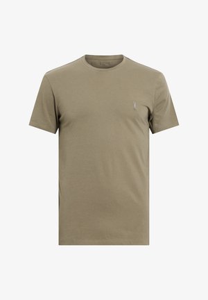 Olīvu zaļas kokvilnas T-krekls ar apaļu kakla izgriezumu, īsām piedurknēm un smalku izšūtu logo uz krūtīm, ar gludu tekstūru.