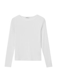 Maglietta bianca a maniche lunghe realizzata in cotone morbido. Presenta un colletto rotondo, un design aderente e nessun motivo o accessorio visibile.