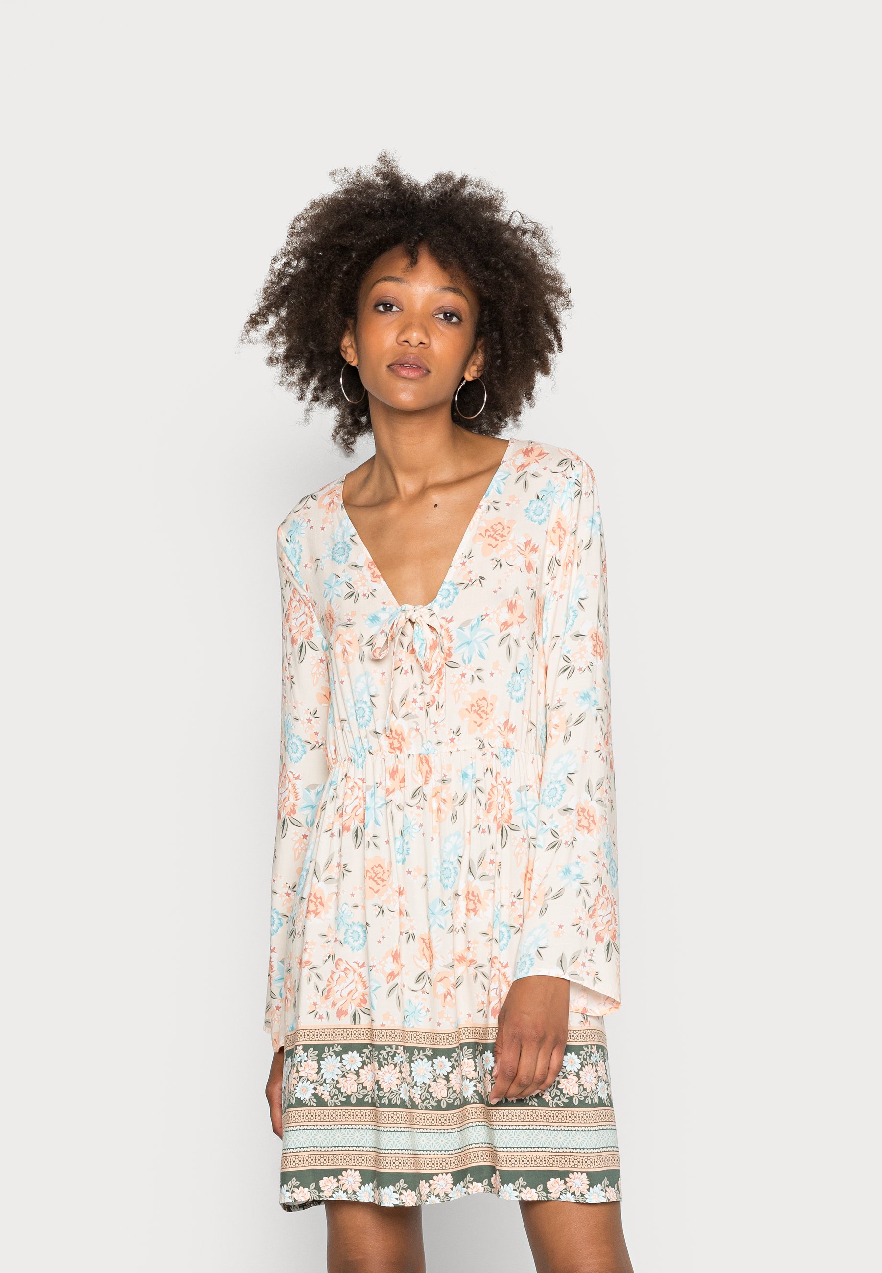 Vila Viaya V Neck Short Dress Day Dress humus, Women's, Size: 8, Beige