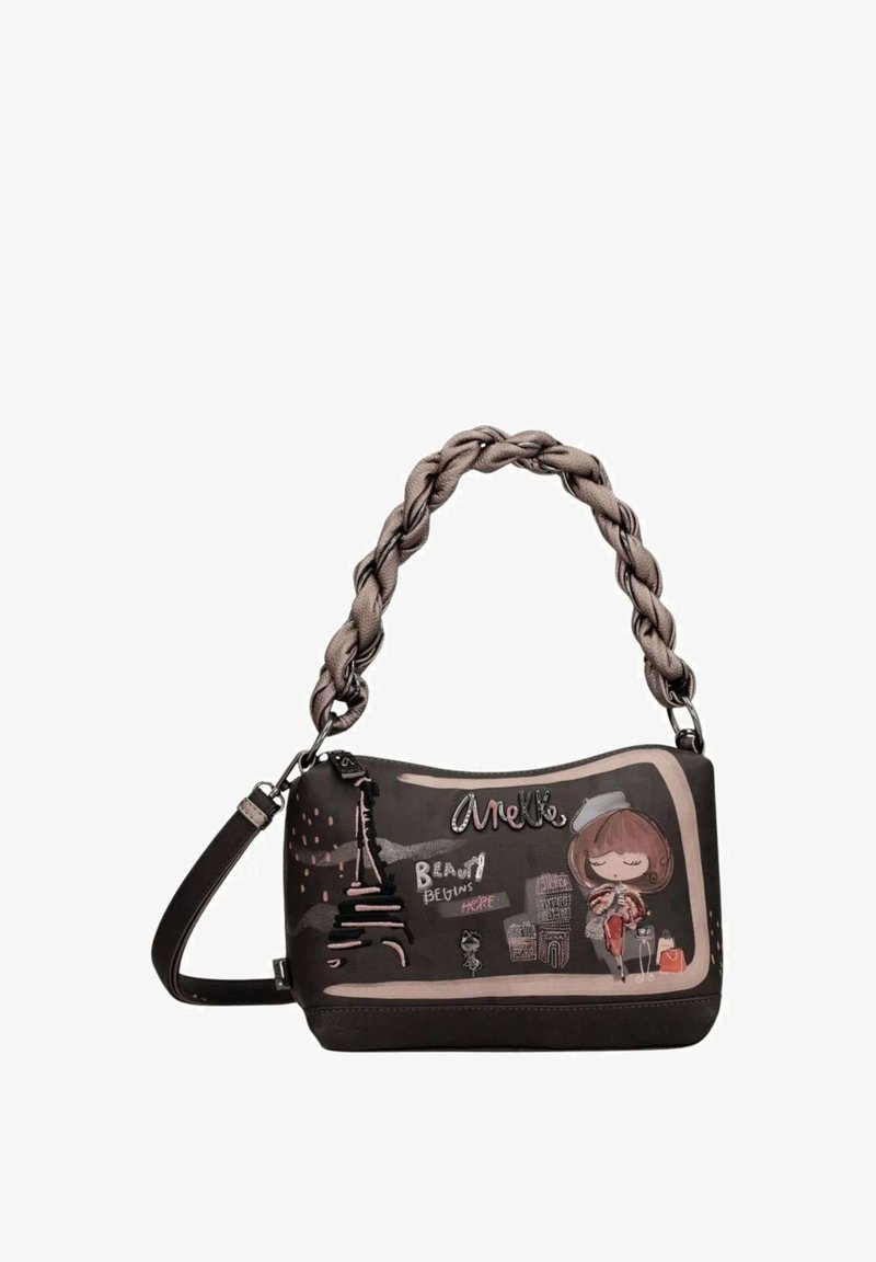 Schoudertas met een gevlochten handvat, gemaakt van donker synthetisch materiaal. Bevat Parijse illustraties, waaronder de Eiffeltoren en een karakter.