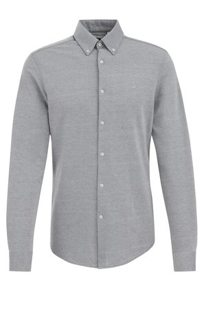 Siva dolga majica z gumbi na ovratniku, sprednjim gumbnim trakom in subtilnim logotipom na prsih. Mehka, teksturirana tkanina.