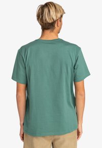Billabong ARCH CREW SS - Jednoduché tričko - bpl