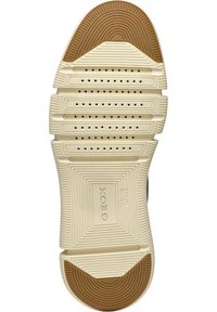 Sole di sneaker Geox in crema e marrone, caratterizzata da una superficie di gomma testurizzata con scanalature e perforazioni per la traspirabilità.