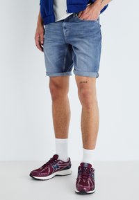 Only & Sons - ONSPLY - Jeansshort - light blue Miniatuurafbeelding 1