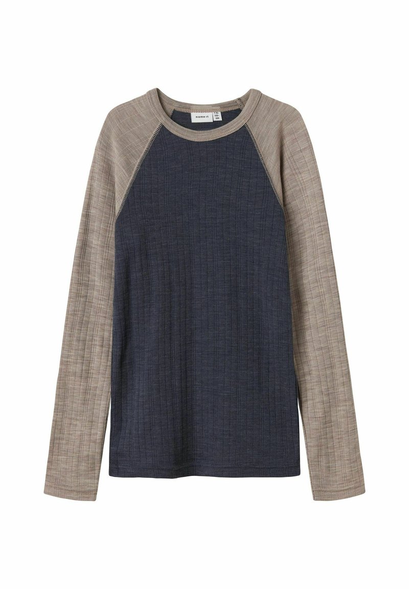 Langarmshirt met een marineblauw lijf en lichtbruine gestructureerde raglanmouwen. Ribstof met contrasterende stiksels. Ronde hals.