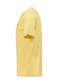 GANT SHIELD REGULAR FIT - Camiseta básica - gelb