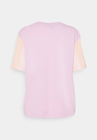 Nike Sportswear T-shirt med print - pink