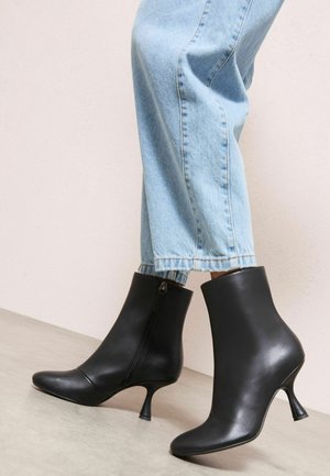 REGULAR FIT - MID - Støvletter - black