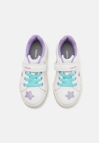 White sneakers with light purple accents, turquoise laces, and star-shaped glitter designs. Features a velcro strap and textured insole.