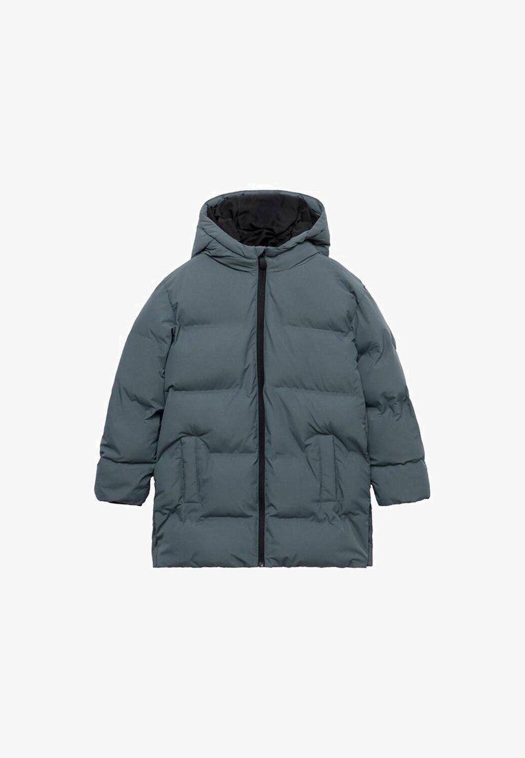 Siva puhovka s kapuco, z polnim zadrgo, dvema stranskima žepoma in prešitom teksturo v črni podlogi.