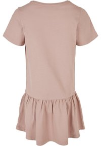 Robe courte à manches courtes de couleur rose clair, fabriquée en coton doux. Présente un ourlet à volants froncés et un décolleté rond avec une texture lisse.